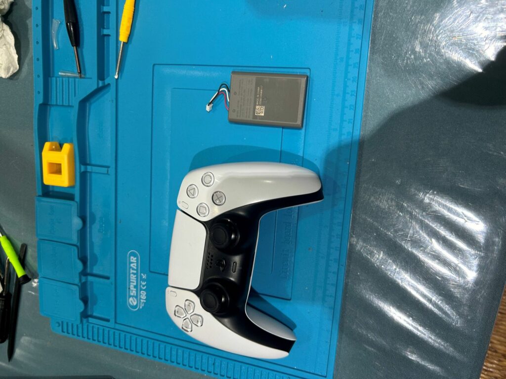 Remplacement de la batterie d'une manette de PS5