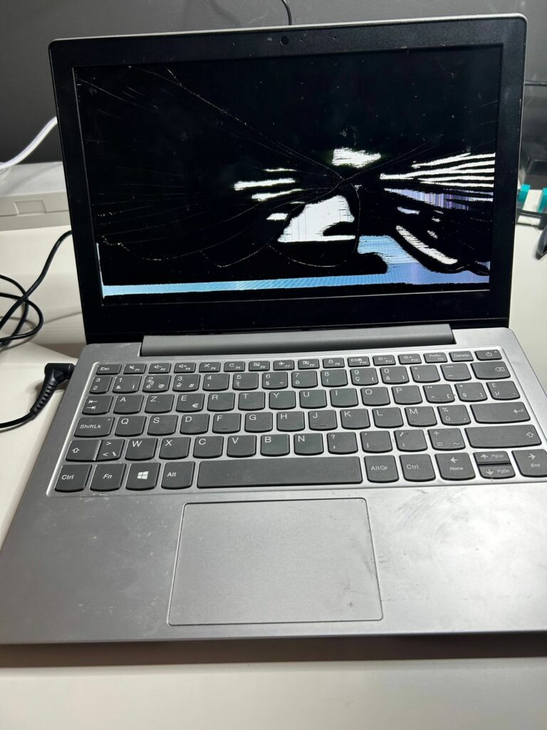 Avant remplacement de l'écran cassé